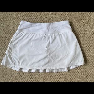 IVIVVA girls tennis skirt skort. No longer made! Size 14 classic white.
